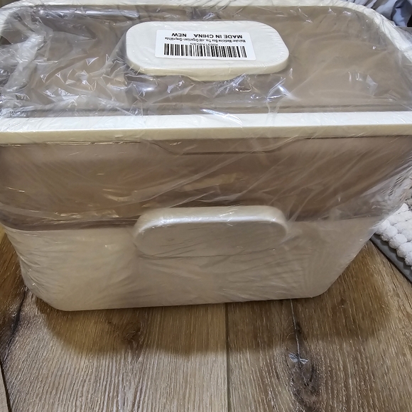 Makeup holder - Picture 1 of 2